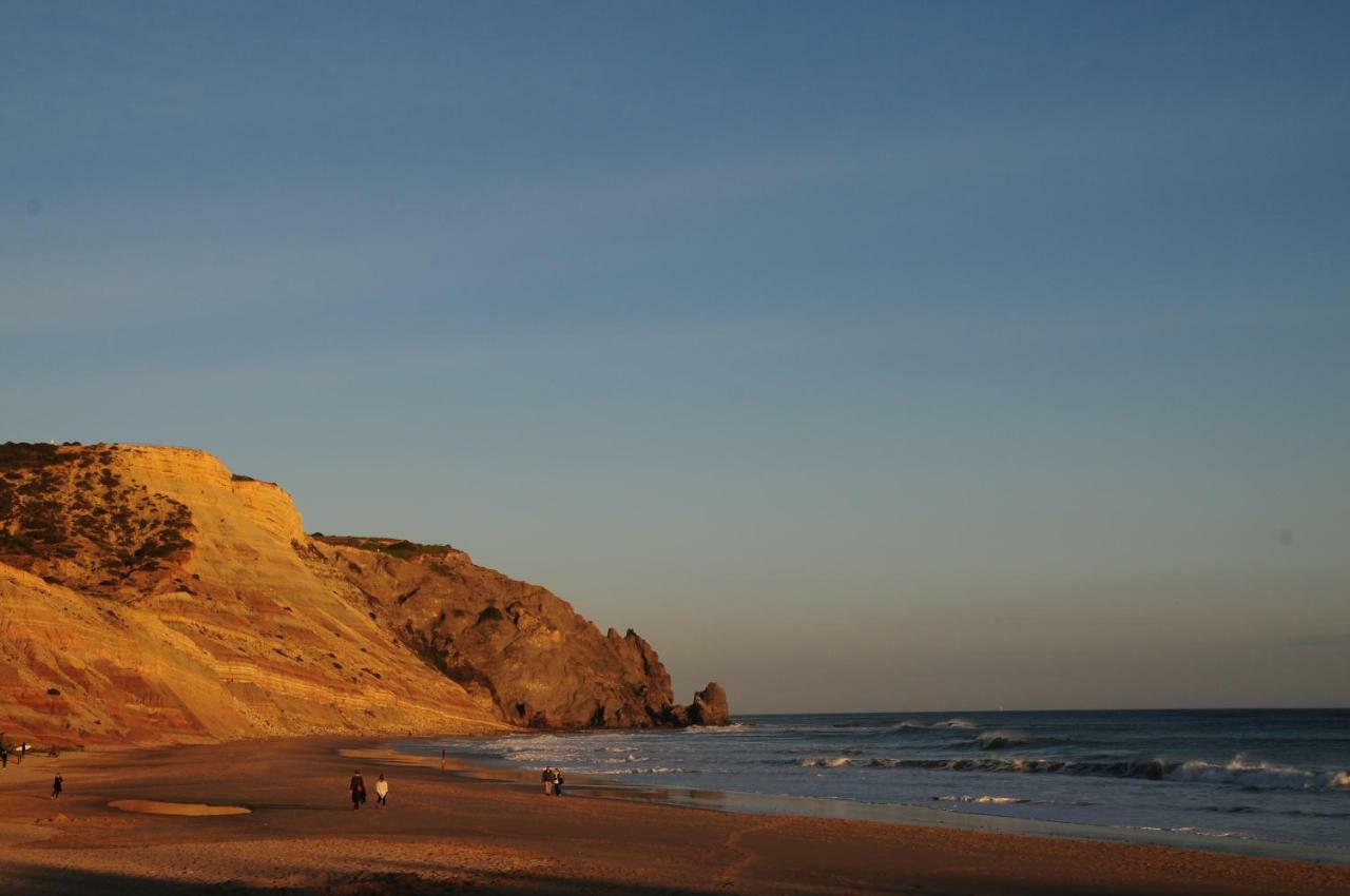 Jho'La Surf Camp Hostel Praia Da Luz Exterior photo